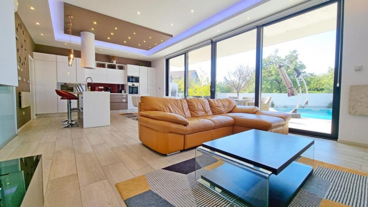 Vila Martina - Bellevue Smrika Ngoại thất bức ảnh